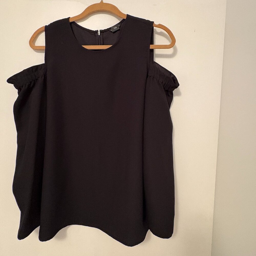 Club Monaco Women's Black Cold Shoulder Long Sleeve Tops Size M/M